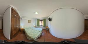 Posteľ alebo postele v izbe v ubytovaní Hostal Infantes + 15 fotografií