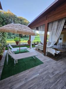 a patio with a hammock and an umbrella at Piccolo Cottage Country Oasi di Pace in Collesalvetti +36 photos