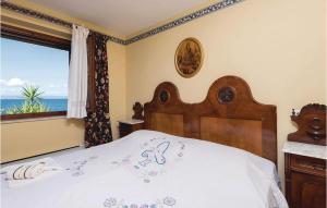 Ein Bett oder Betten in einem Zimmer der Unterkunft Gorgeous Home In Prigradica With Wifi