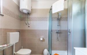 Koupelna v ubytování 2 Bedroom Nice Home In Krnica
