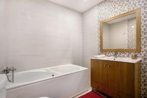 Phòng tắm tại Apartamento Gamboa-Frente à Praia +15 ảnh