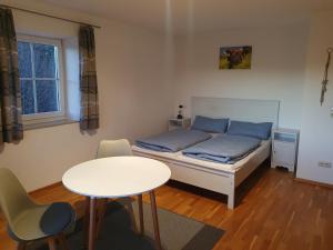 Postel nebo postele na pokoji v ubytování Ferienwohnung Koller "die Kleine"