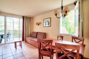 a living room with a table and a couch at Résidence Le Parc d'Arradoy - maeva Home - Appartement 2 pièces 5 personnes - Sélection MAE-2374 in Uhart-Cize