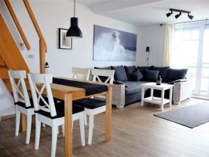 a living room with a table and a couch at de Spree in Dorum Neufeld