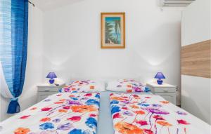 Posteľ alebo postele v izbe v ubytovaní 4 Bedroom Cozy Home In Fazana