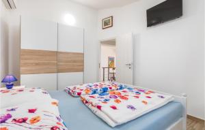 Posteľ alebo postele v izbe v ubytovaní 4 Bedroom Cozy Home In Fazana