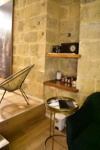 Ruang duduk di Grand Arcanum Apartment 2 - Comfortable and Elegant