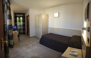 a bedroom with a bed and a desk and a television at Villa Giovina in Pratola Peligna