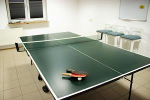 Tenis stołowy w obiekcie Pod Gromadzyniem Resort lub pobliżu