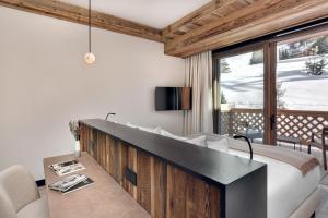 TV a/nebo společenská místnost v ubytování Antarès NAOS 204D - huge duplex luxury apartment ski inski out