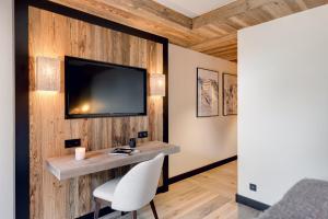 Μια τηλεόραση ή/και κέντρο ψυχαγωγίας στο Antarès NAOS 301 - luxury apartment ski inski out +19 φωτογραφίες