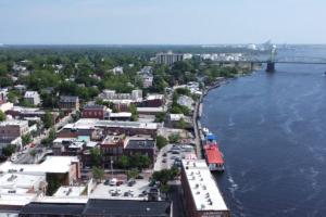 Nespecifikovaný výhled na destinaci Wilmington nebo výhled na město při pohledu z prázdninového domu