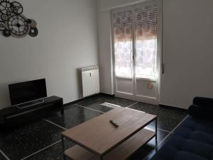 a living room with a couch and a coffee table at Appartamento in centro in Cairo Montenotte