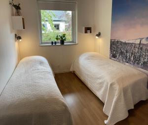 Giường trong phòng chung tại Villa Hygge