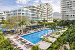 Bazén v ubytování Santa Marta Marriott Resort Playa Dormida nebo v jeho okolí