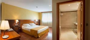 A bathroom at Hotel Torre de Sila