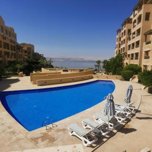 Bazén v ubytování E23 Luxury - Full Sea view-Samra Resort nebo v jeho okolí + 47 fotografií