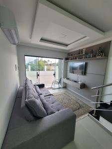 Posezení v ubytování Duplex 3 suítes Ar wifi e vista total da orla + 11 fotografií