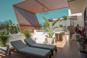 Balkón nebo terasa v ubytování Enchanting 4BR VillaΔ Pool& RooftopΔPrime location