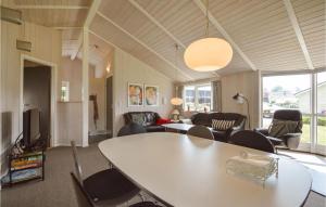 TV/trung tâm giải trí tại Holiday Home Barsbæklund Aabenraa Iv