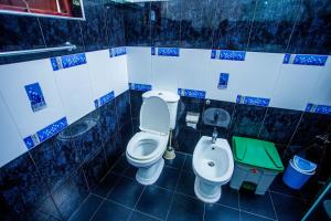 a bathroom with a toilet and a bidet at Chilaw D&D Holiday Home in Welihena +22 photos