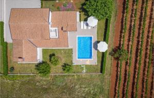 Basen w obiekcie Three-Bedroom Holiday Home In Kmacici lub w pobliżu