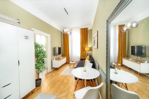 Μια τηλεόραση ή/και κέντρο ψυχαγωγίας στο Central City Break- David Apartment - by OpenHouse