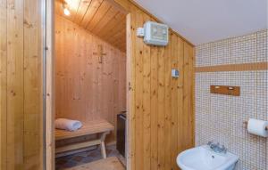 Ein Badezimmer in der Unterkunft Gorgeous Home In Prigradica With Wifi
