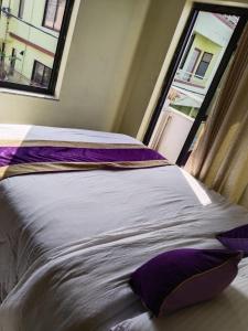 Letto o letti in una camera di Kathmandu Airport View Hotel And Lodge