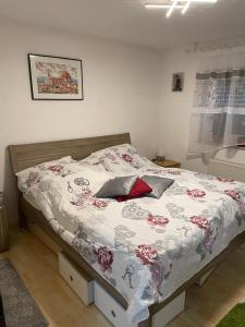 Postel nebo postele na pokoji v ubytování Moderne Erdgeschosswohnung