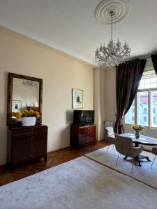 Galeriebild der Unterkunft charming & lovely apartment downtown in Timişoara