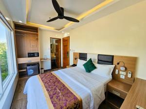 Postel nebo postele na pokoji v ubytování Serenity Beach Hotel