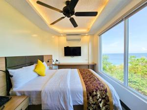 TV a/nebo společenská místnost v ubytování Serenity Beach Hotel