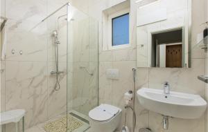 Kúpeľňa v ubytovaní 2 Bedroom Pet Friendly Home In Zestilac