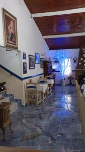 a dining room with tables and chairs and a ceiling at Rancho da Raposa in Campos do Jordão