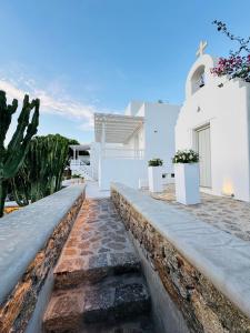 a walkway in front of a white building at Sofos Suites Mykonos in Mikonos