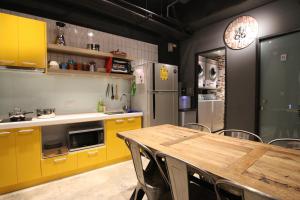 Kuchyň nebo kuchyňský kout v ubytování Taipei Sunny Hostel