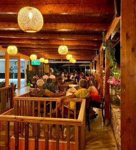 Restaurace v ubytování Karos Hotel Llaman