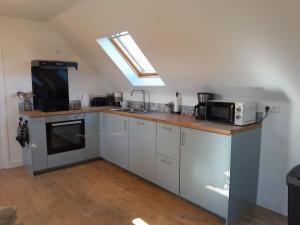a kitchen with a sink and a microwave at The nest in Spézet