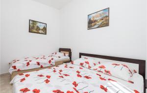 Posteľ alebo postele v izbe v ubytovaní 1 Bedroom Stunning Apartment In Vrh