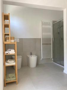 Bilik mandi di La casa di Chiara-Senigallia,bilocale a 100 mt dal mare
