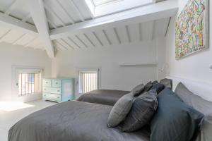 a bedroom with two beds and a blue dresser at The White House - business and charme in Padova