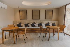 a living room with two tables and a couch at Exclusivo Departamento con vista a la marina in Conchal