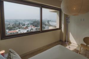 a bedroom with a large window with a view at Exclusivo Departamento con vista a la marina in Conchal +39 photos