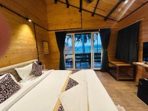 TV a/nebo společenská místnost v ubytování Seclude Eco Cottages