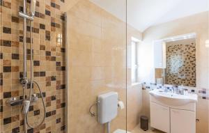 Koupelna v ubytování Four-Bedroom Holiday Home In Blato Na Cetini
