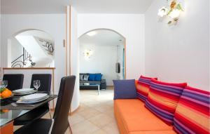 Posedenie v ubytovaní Two-Bedroom Holiday Home In Volme