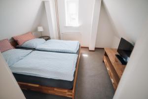 Ένα ή περισσότερα κρεβάτια σε δωμάτιο στο Heimathafen Apartments