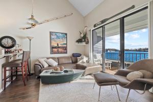 Imagen de la galería de 342 Edgewater Inn, en Charlevoix 15 fotos más