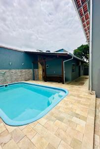 Πισίνα στο ή κοντά στο Casa com Piscina a 100metros da Praia NavegantesSC- RECANTO DO JESA